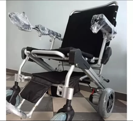 Cadeira de rodas elétrica motorizada Divinita Usada